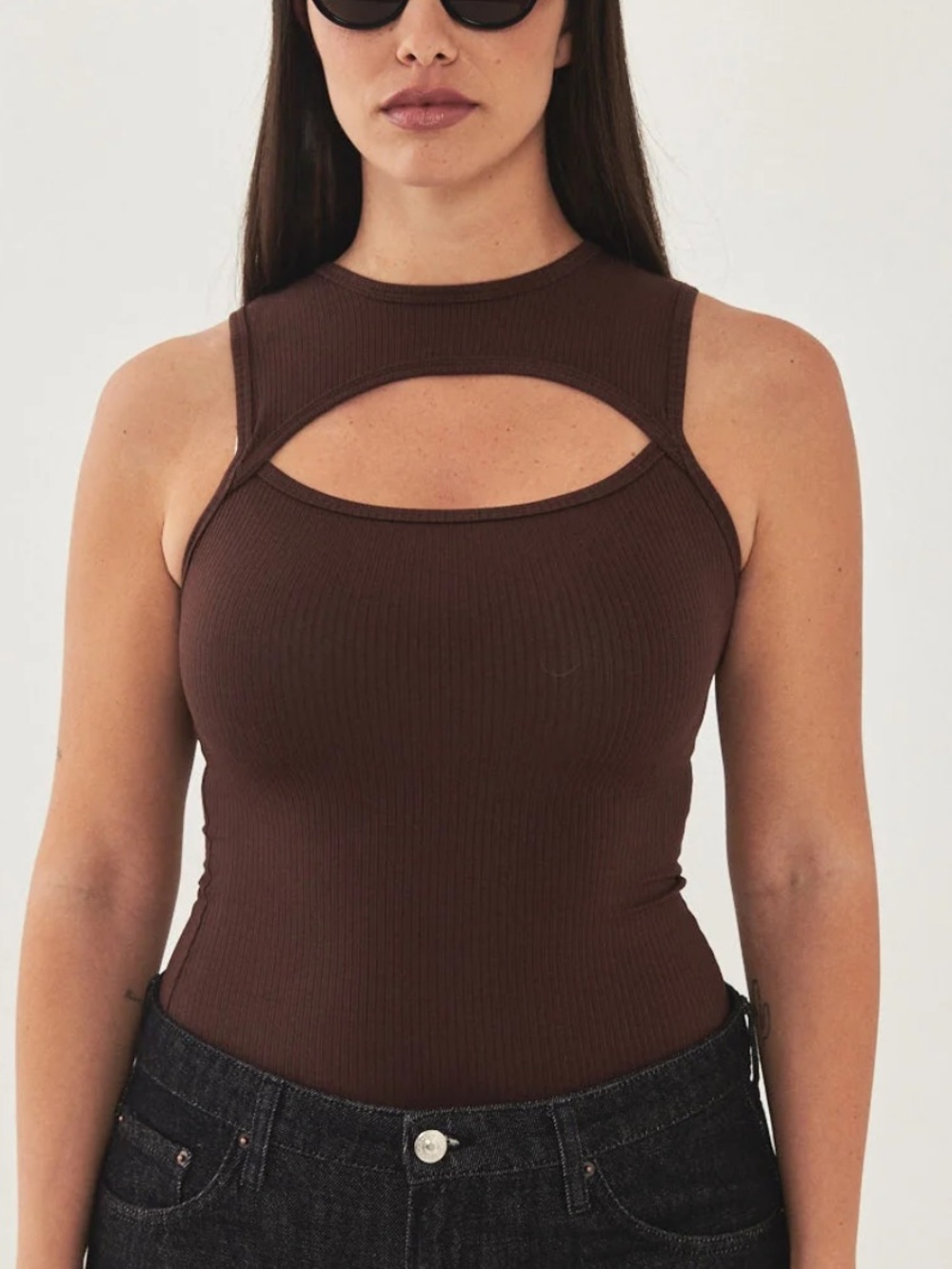 DÉ ROCOCO - Frontal Cut Out Ribbed Tank Top (Brown - Medium)
